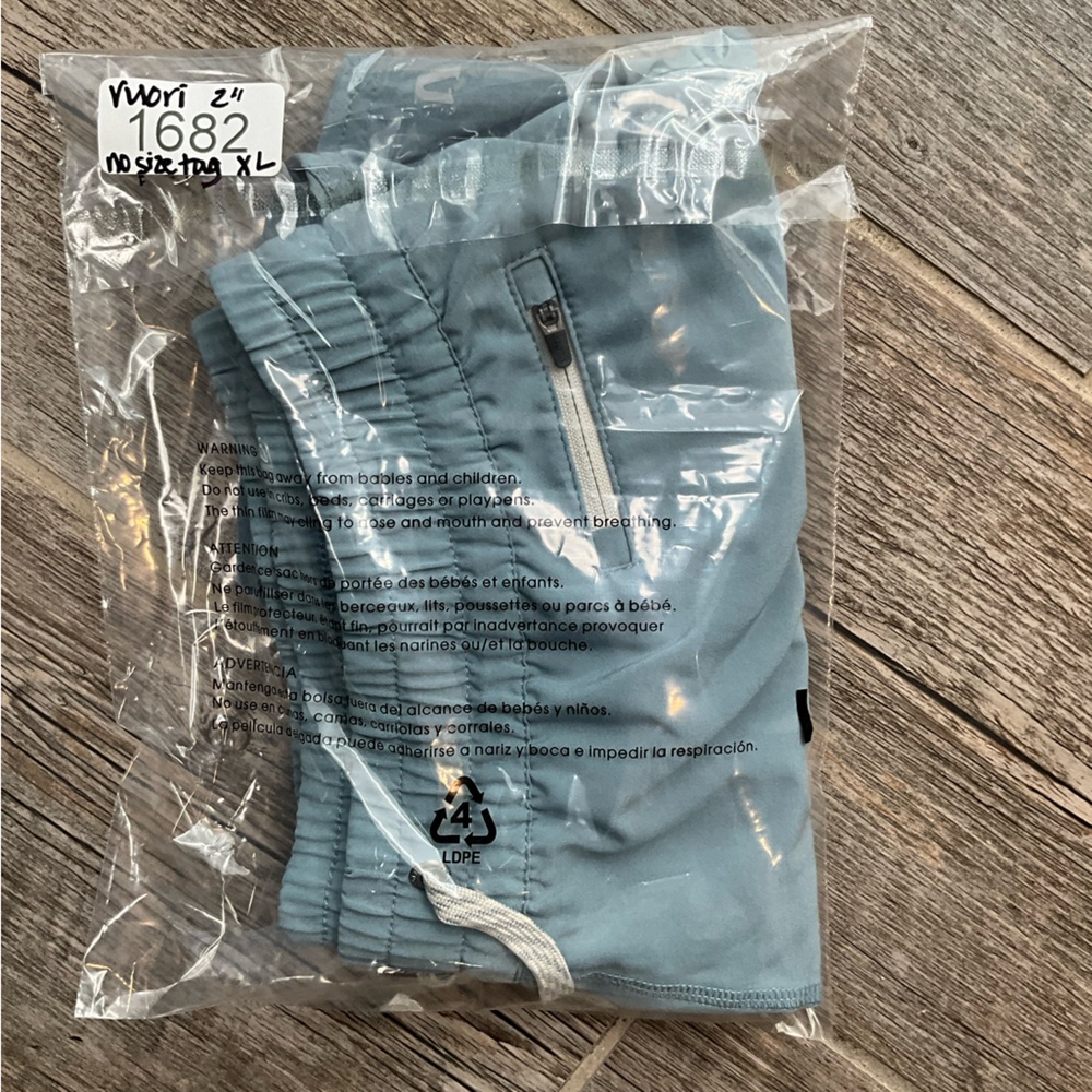 Women's Vuori Clementine 2.0 Short 2.5” Lake XL‎ - Picture 9 of 9